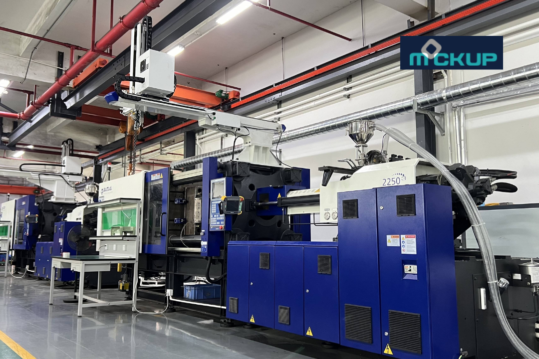Injection molding production floor with large molding machines